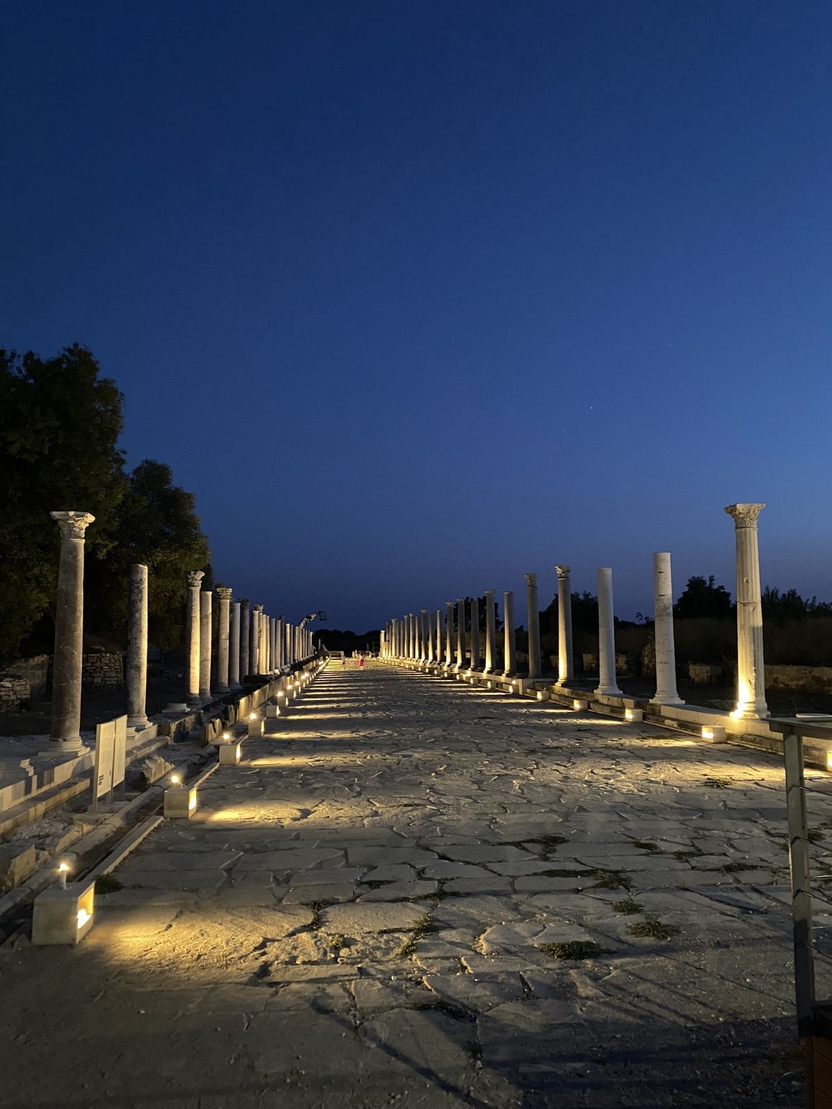 Antalya’da Tarihin Işığında Yolculuk: Side Antik Kenti’nde Unutulmaz Bir Deneyim