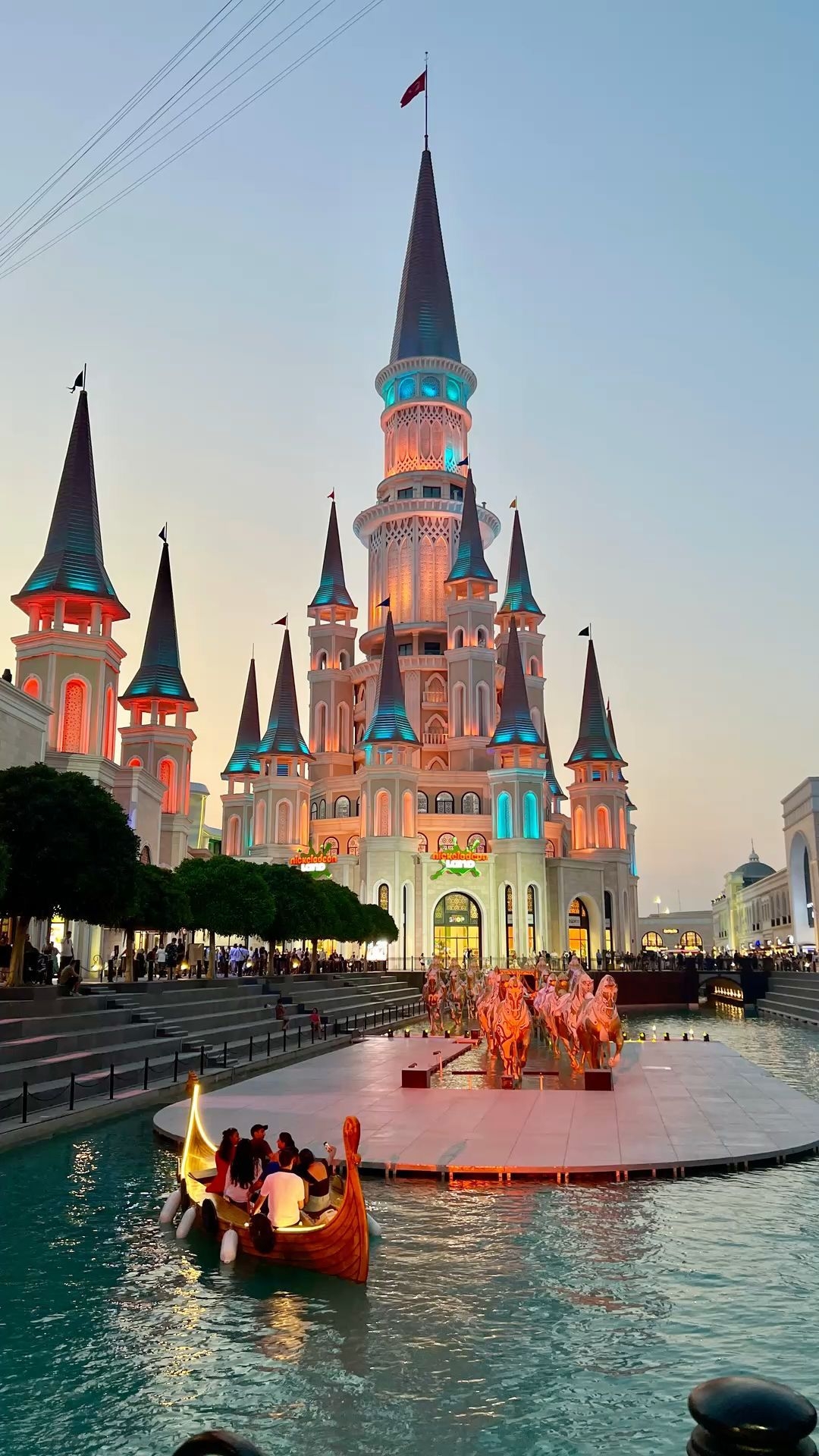 Masal Gibi Bir Gece, SKY Ayrıcalığıyla Başlar